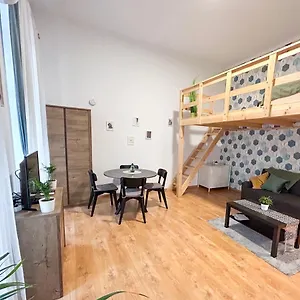 Apartment Colorful Next To Gozsdu And Synagogue, Budapest